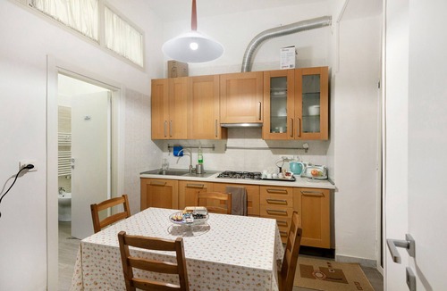 Quartieri Spagnoli Apartment | Antica Dimora Deluxe 2 with Balcony, Wi-Fi and Air Conditioning