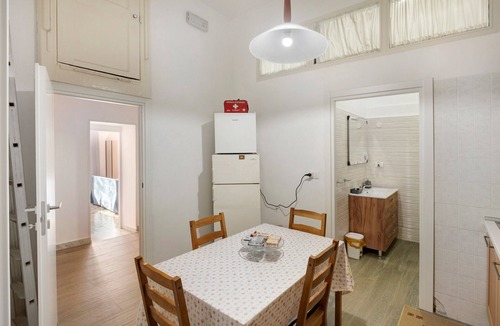 Quartieri Spagnoli Apartment | Antica Dimora Deluxe 2 with Balcony, Wi-Fi and Air Conditioning