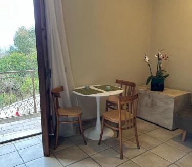 Caiazzo House | Anticoleum Room