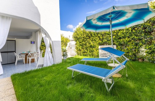 Santa Maria del Focallo Apartment | Apartment 'D R Holiday Home' with Private Garden close to the sea