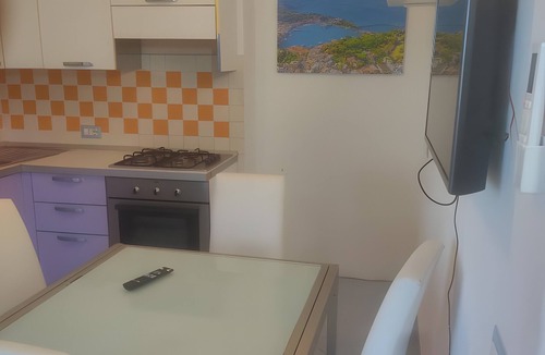 Ischia Ponte Apartment | Apartment '1 Vista Parziale Mare' with Shared Garden, Wi-Fi and Air Conditioning