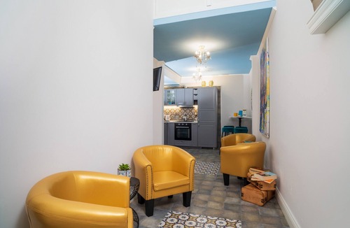 Fiumefreddo di Sicilia Apartment | Apartment 'A Ugghia' with Private Garden, Shared Heated Pool, Wi-Fi & Air Conditioning