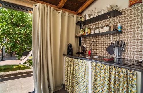 Fiumefreddo di Sicilia Apartment | Apartment 'A Ugghia' with Private Garden, Shared Heated Pool, Wi-Fi & Air Conditioning