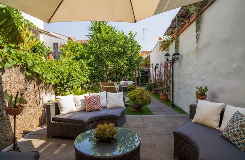 Fiumefreddo di Sicilia Apartment | Apartment 'A Ugghia- Dependance' with Shared Garden & Hot Tub, Air Conditioning
