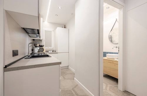 Ruggero Settimo Apartment | Apartment 'Al Massimo - Palermo' with Wi-Fi and Air Conditioning