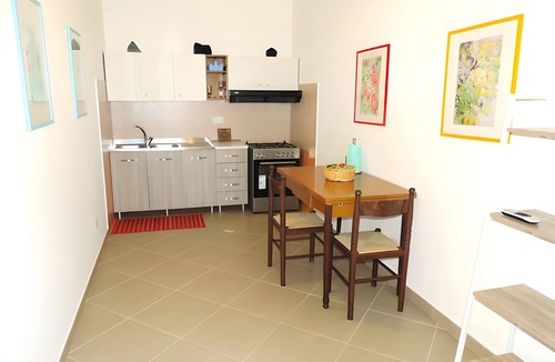 Pianoconte Apartment | Apartment 'Alicudi' with Sea View, Wi-Fi and Air Conditioning