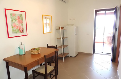 Pianoconte Apartment | Apartment 'Alicudi' with Sea View, Wi-Fi and Air Conditioning