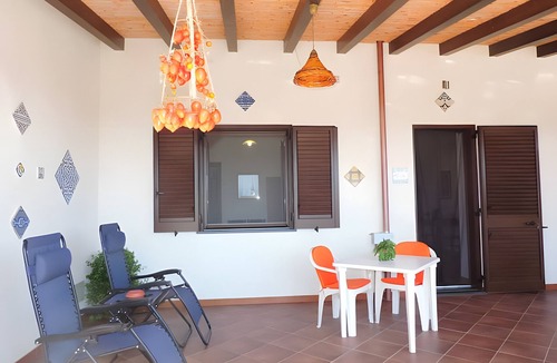 Pianoconte Apartment | Apartment 'Alicudi' with Sea View, Wi-Fi and Air Conditioning