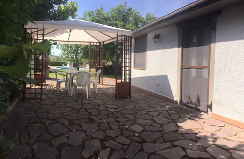 Campagnatico Apartment | Apartment 'Alloro' with Shared Pool, Wi-Fi and Air Conditioning