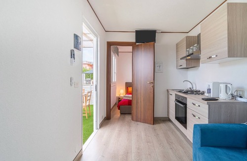 Ognina Apartment | Apartment 'Andreina - La Blu' with Private Terrace, Wi-Fi and Air Conditioning