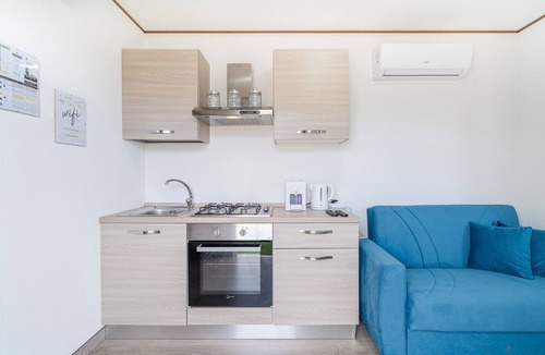 Ognina Apartment | Apartment 'Andreina - La Blu' with Private Terrace, Wi-Fi and Air Conditioning