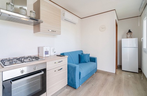 Ognina Apartment | Apartment 'Andreina - La Blu' with Private Terrace, Wi-Fi and Air Conditioning