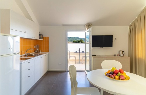 Chiaramonte Gulfi Apartment | Apartment "Aparthotel Grel Suite 208" with Mountain View, Terrace & Wi-Fi