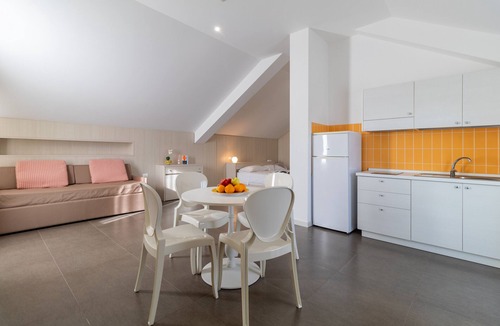 Chiaramonte Gulfi Apartment | Apartment "Aparthotel Grel Suite 208" with Mountain View, Terrace & Wi-Fi