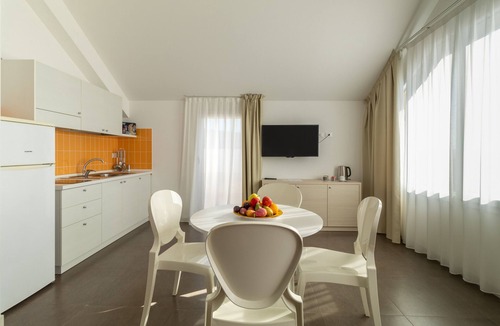 Chiaramonte Gulfi Apartment | Apartment "Aparthotel Grel Suite 208" with Mountain View, Terrace & Wi-Fi