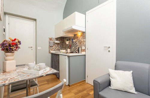 Catania City Centre Apartment | Apartment 'Aparo House One' with Balcony, Wi-Fi and Air Conditioning