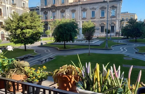 Catania City Centre Apartment | Apartment 'Aparo House One' with Balcony, Wi-Fi and Air Conditioning