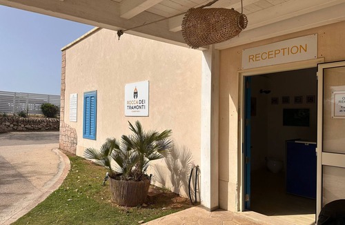 Punta Braccetto Apartment | Apartment 'Attinia' with Private Terrace, Wi-Fi and Air Conditioning