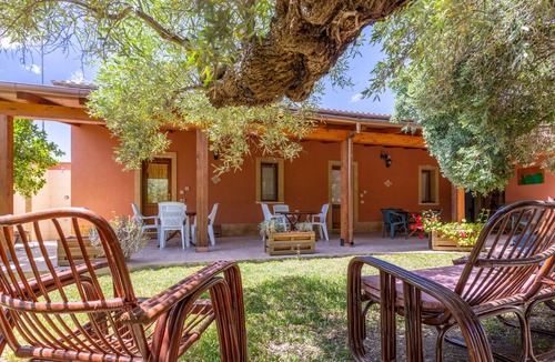 Menfi Apartment | Apartment 'Beta' with Shared Terrace, Wi-Fi and Air Conditioning