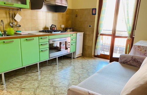 Scalea Apartment | Apartment 'Bianca Rosa' with Mountain View and Balcony