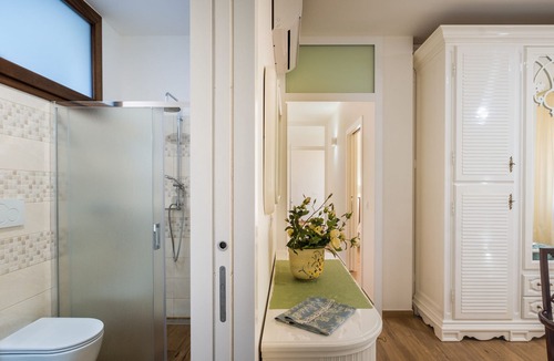 Giuggianello Apartment | Apartment "Bianco Le Murise" with Private Terrace, Wi-Fi & Air Conditioning