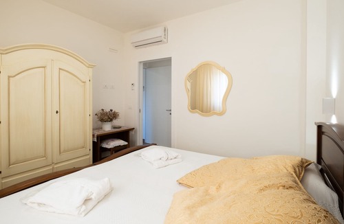 Giuggianello Apartment | Apartment "Bianco Le Murise" with Private Terrace, Wi-Fi & Air Conditioning