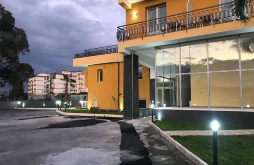 Contrada Pantano d'Arci Apartment | Apartment 'Camera 301 Con Balcone - Terrazza' with Shared Terrace, Wi-Fi and Air Conditioning