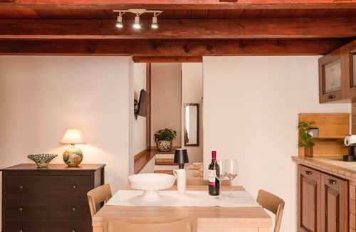 Montallegro Apartment | Apartment 'Cantina' with Wi-Fi and Air Conditioning