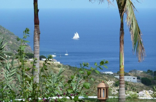 Pianoconte Apartment | Apartment "Casa Della Poiana" with Sea View, Private Terrace & Wi-Fi