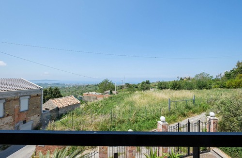 San Pier Niceto Apartment | Apartment "Casa Stella Vista Eolie" with Shared Garden and Wi-Fi