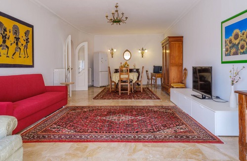 Castromediano Apartment | Apartment 'Casa Lilian' with Balconies & Wi-Fi
