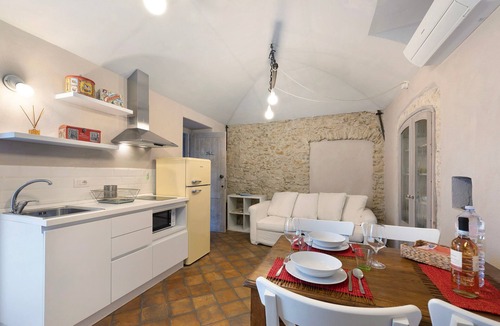 Orco Feglino Apartment | Apartment "Casa Virginia - Corbezzolo" with Shared Pool & Wi-Fi