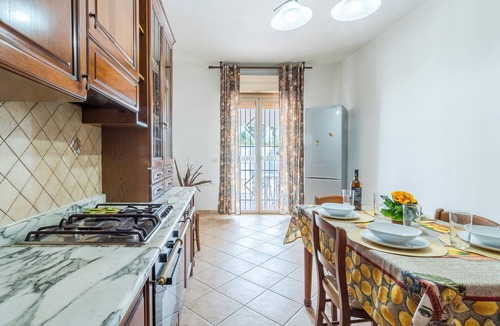 Punta Milocca Apartment | Apartment 'Casa Vivaldi Vista Giardino' with Sea View, Wi-Fi and Air Conditioning