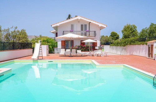 Noto Marina Apartment | Apartment "Con Vista Piscina" with Shared Pool & Wi-Fi
