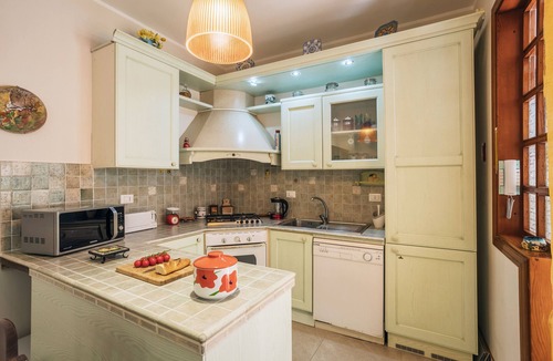 Aspra Apartment | Apartment 'Conchiglia Bianca' with Private Terrace, Wi-Fi and Air Conditioning