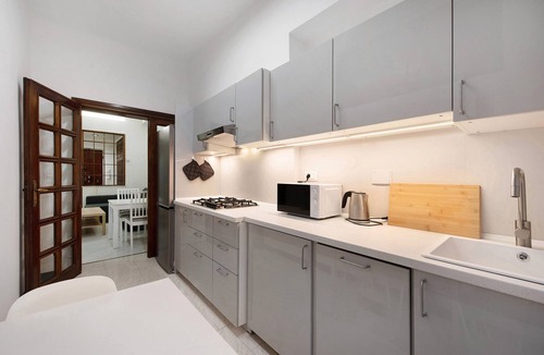 San Fruttuoso Apartment | Apartment 'Entire Near Brignole' with Wi-Fi and Air Conditioning