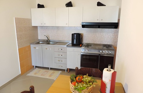 Pianoconte Apartment | Apartment 'Filicudi' with Sea View, Wi-Fi and Air Conditioning