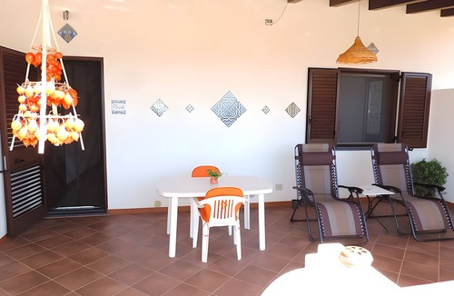 Pianoconte Apartment | Apartment 'Filicudi' with Sea View, Wi-Fi and Air Conditioning