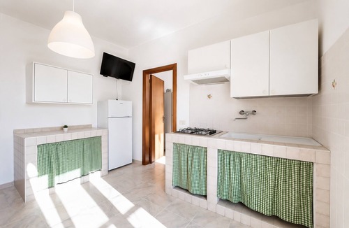 Peschici Apartment | Apartment 'Francesca, Bilo D' with Shared Terrace, Wi-Fi and Air Conditioning