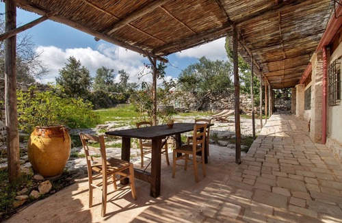 Bisceglie Apartment | Apartment 'Iazzo' with Shared Terrace, Private Garden and Wi-Fi