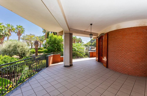 Aci Sant'Antonio Apartment | Apartment 'Il Giardino Di Pietra' with Mountain View, Wi-Fi and Air Conditioning