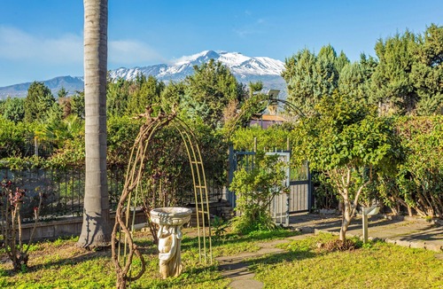 Fondachello Apartment | Apartment 'Il Giardino Delle Ninfe' with Mountain View, Wi-Fi and Air Conditioning