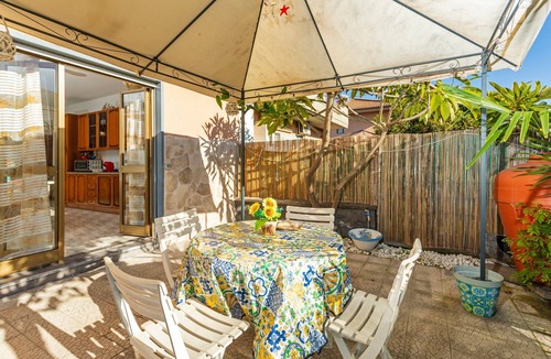 Fondachello Apartment | Apartment 'Il Giardino Delle Ninfe' with Mountain View, Wi-Fi and Air Conditioning
