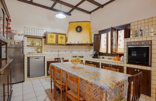 Floridia Villa | Apartment in Catania with Italian Charm