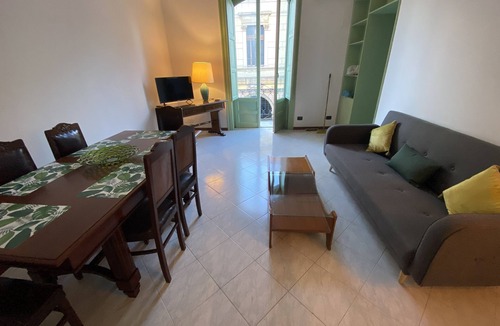 Borgo Vecchio Apartment | APARTMENT IN EARLY 20TH CENTURY BUILDING