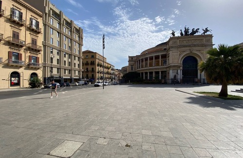 Borgo Vecchio Apartment | APARTMENT IN EARLY 20TH CENTURY BUILDING