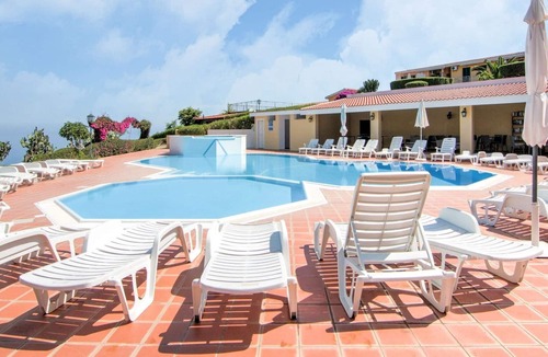 Parghelia Apartment | Apartment in Parghelia with terrace and sun loungers