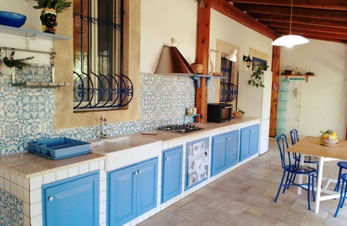 Ognina House | Apartment in Sicilian villa in the countryside near the sea.
