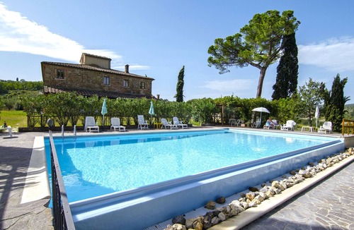 Torrita di Siena Apartment | Apartment in Torrita, ground floor, terrace with view, swimming pool, 4 people