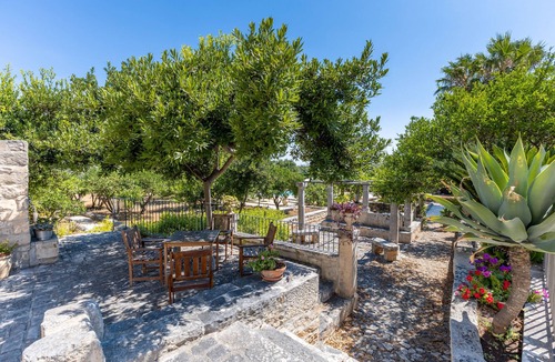 Casa Papa Apartment | Apartment 'In Villa Con Vista' with Shared Pool, Wi-Fi and Air Conditioning